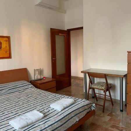 Comfortable Apartament 2 Bedroom Suitable 2-5 Pax Bologna Buitenkant foto