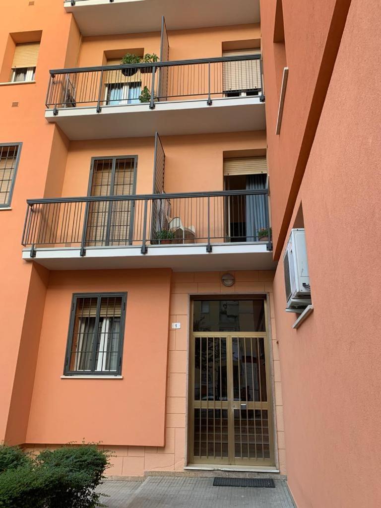Comfortable Apartament 2 Bedroom Suitable 2-5 Pax Bologna Buitenkant foto